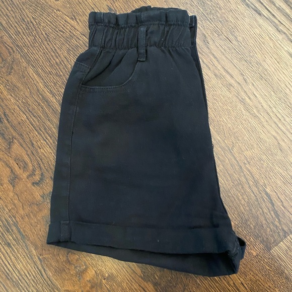 Never worn - Paper bag style black shorts - Picture 4 of 6